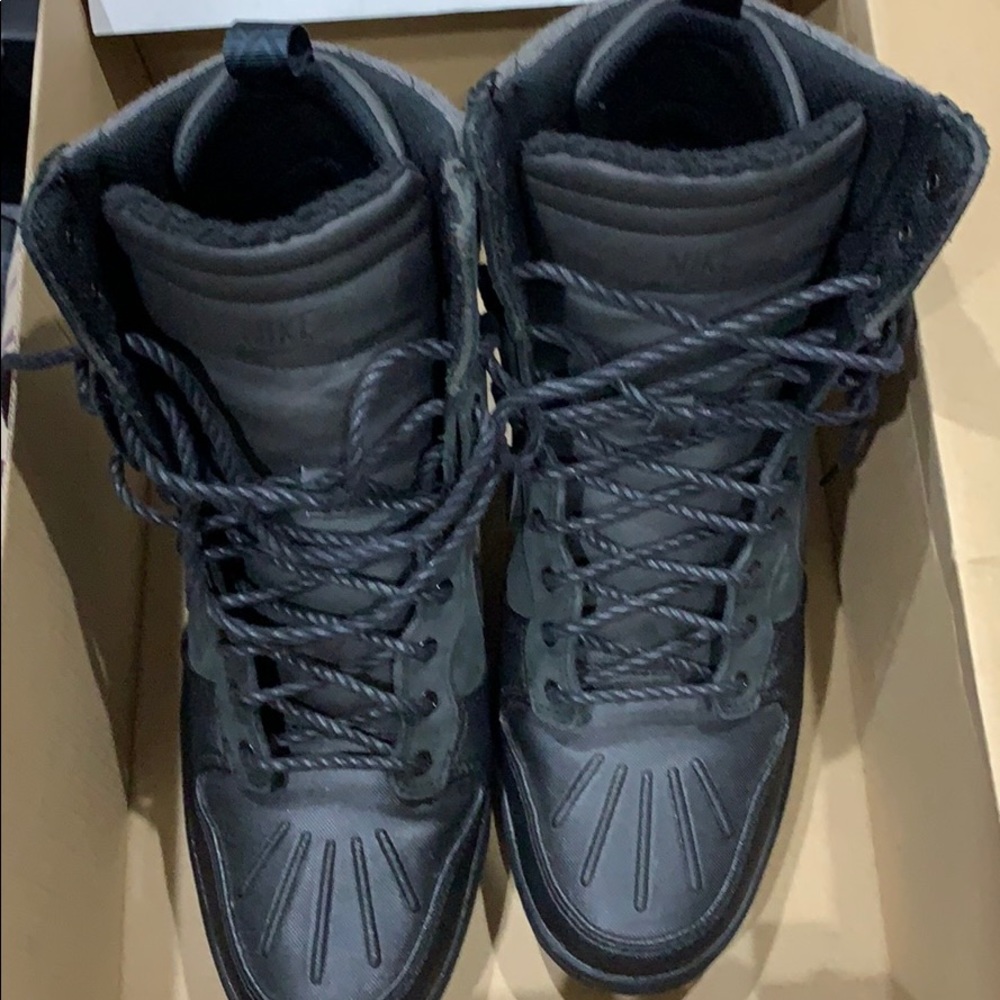 Woman’s dunk Nike shot hi sneaker boots